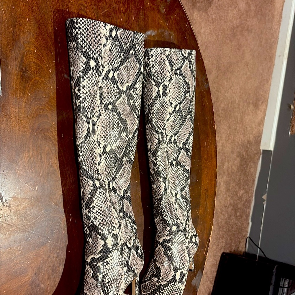 Host Pick!!! Marlo over the knee snake skin size 5 brand new Fabulous!!! - Picture 7 of 9